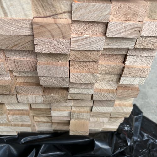 Tasmanian Oak Hardwood DAR 42x19mm Pickets - I Got Wood